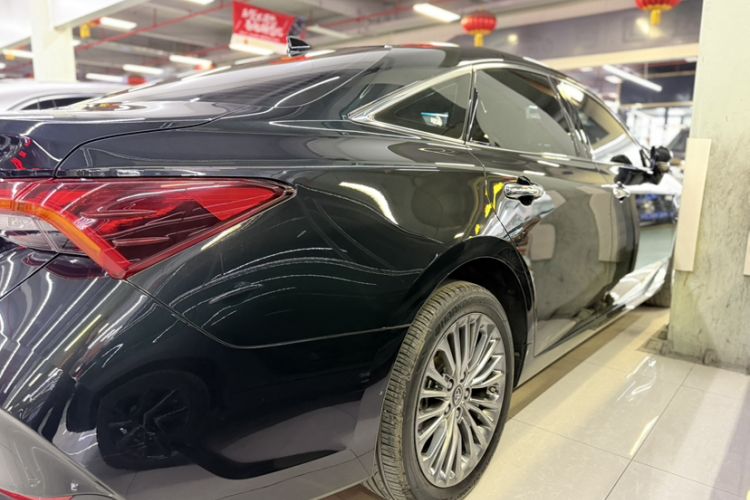 Used Toyota Avalon 2019 Dual-Engine 2.5L XLE Prestige Version China VI Standard
