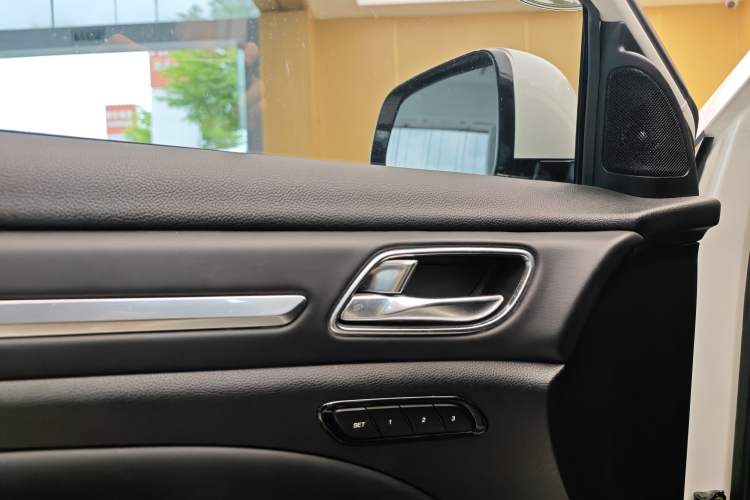 Used GAC Trumpchi GS8 2020 390T Two-Wheel Drive Luxury Smart Connectivity Version (7 Seats) Interior 4