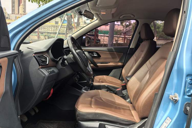 Used FAW Senya R7 2016 1.6L Manual Luxury Model Interior 2