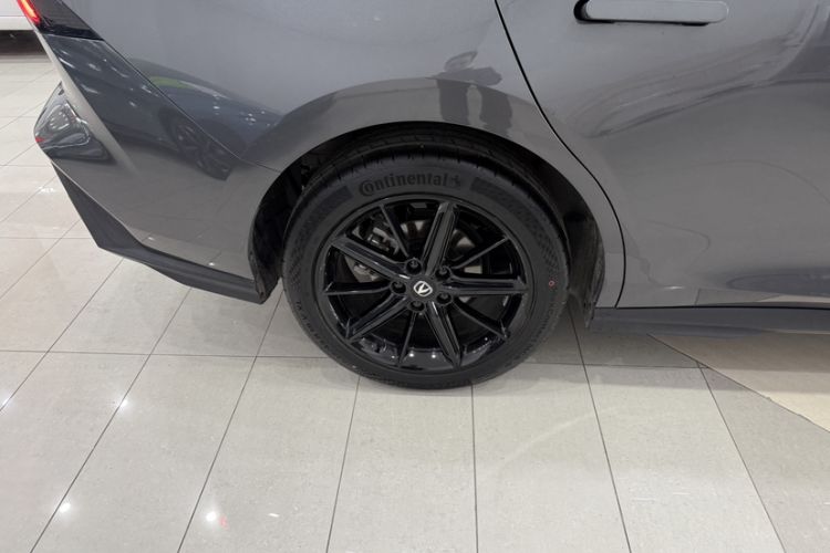 Used Changan UNI-V 2024 1.5T High-Energy Version
