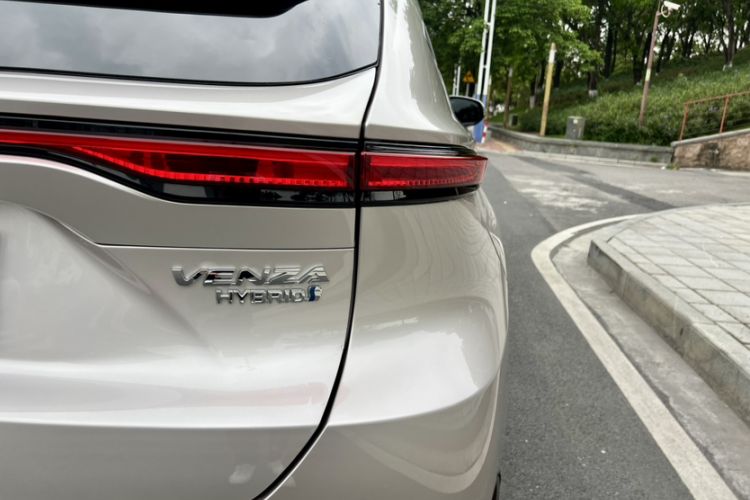 Used Toyota Venza 2022 Dual-Engine 2.5L CVT Two-Wheel Drive Prestige Edition Exterior 12