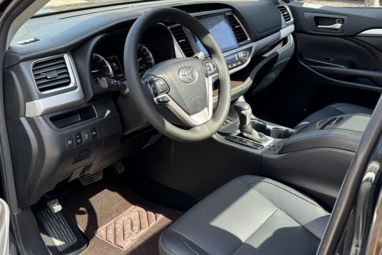 Used Toyota Highlander 2018 2.0T Four-Wheel Drive Luxury Edition 7 Seats China V Emission Standard