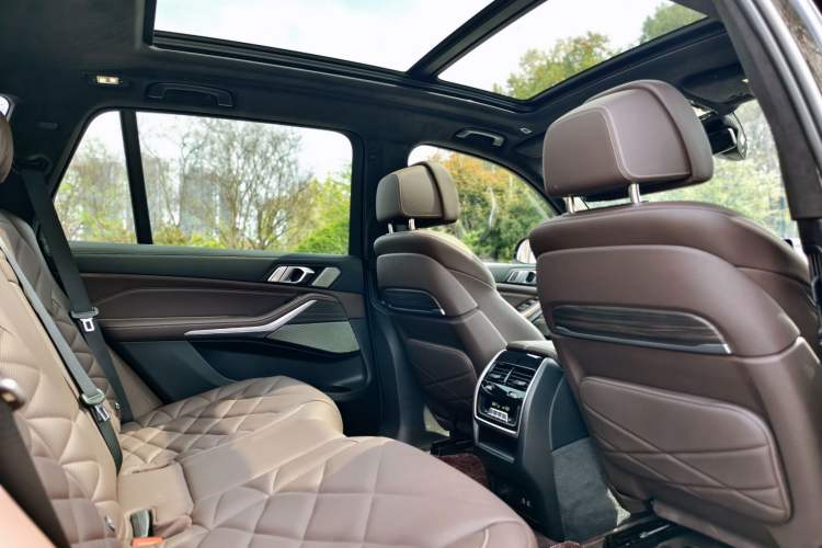 Used BMW X5 2022 Restyled xDrive 40Li M Sport Package Interior 5