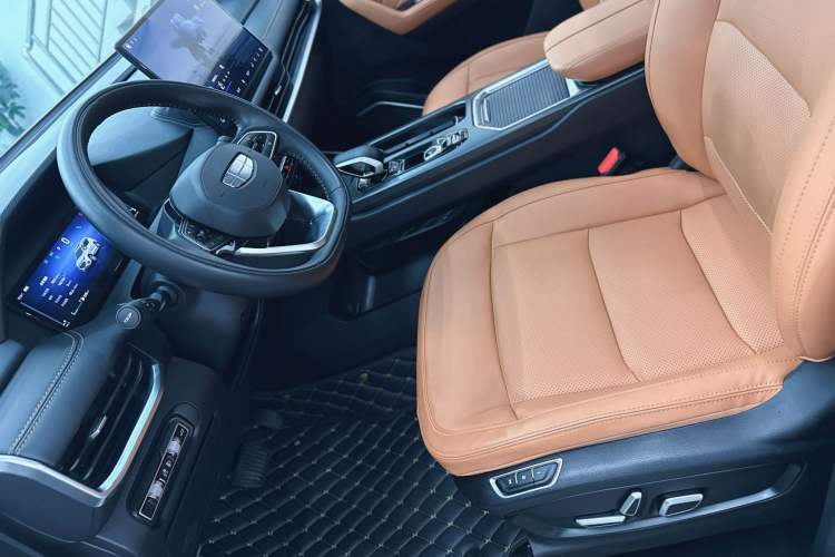 Used Geely Auto Haoyue L 2024 2.0T DCT Flagship Version Interior 4