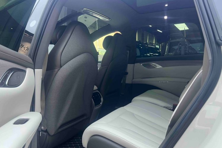 Used IM LS7 2023 90 kWh Elite All-Wheel-Drive Version
