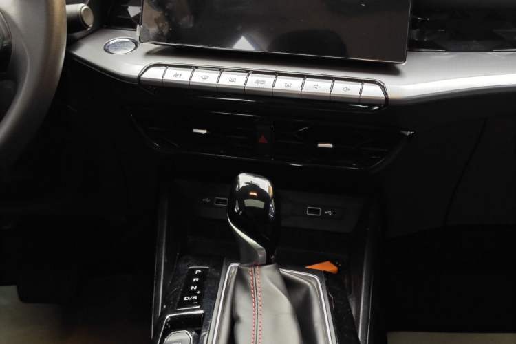 Used MG 5 2022 180 DVVT CVT Youth Luxury Edition
