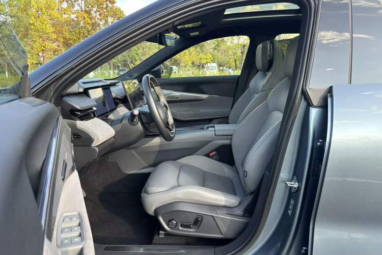 Used Lynk & Co 08 EM-P 2023 220 km Limited-Time Edition