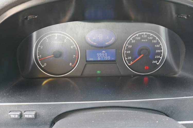 Used Geely Auto Classic Emgrand 2013 Sedan 1.5L Manual Entry-Level Model
