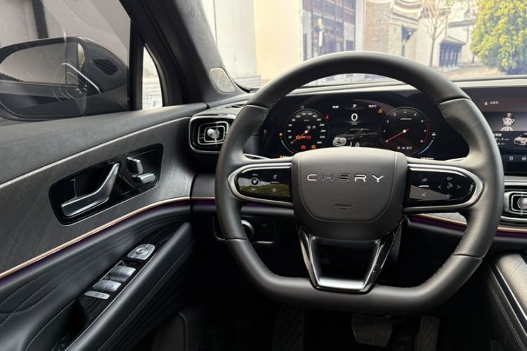 Used Chery Tiggo 9 2025 2.0T Dual-Clutch Two-Wheel Drive Luxury Edition 5 Seats
