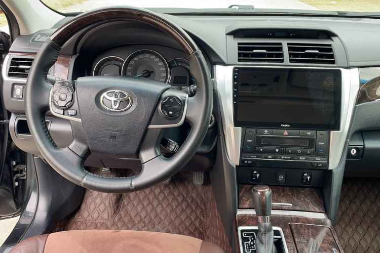 Used Toyota Camry 2016 2.5G 10th Anniversary Deluxe Navigation Edition Interior 2