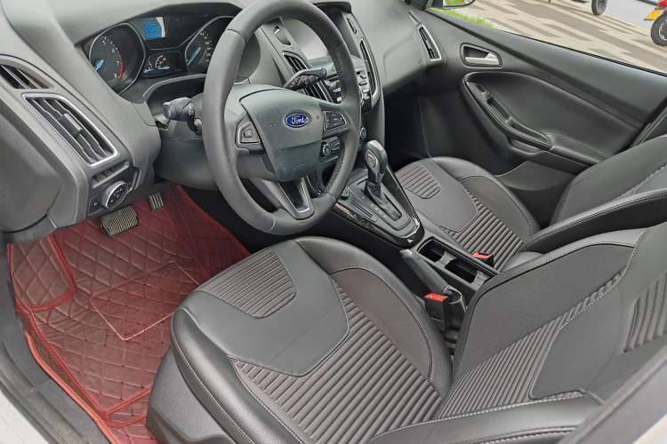 Used Ford Focus 2018 Hatchback Classic 1.6L Automatic Trendy SmartDrive Edition
