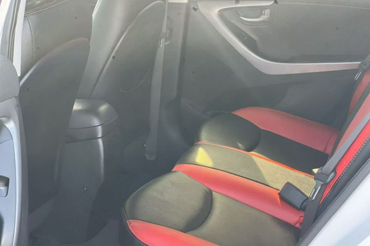 Used Hyundai Elantra (5th Generation / Langdong) 2016 1.6L Automatic Smart Version