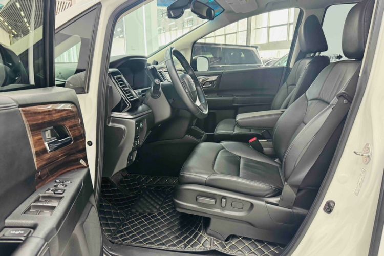 Used Honda Elysion 2016 2.4L Supreme Edition Left Front Seat