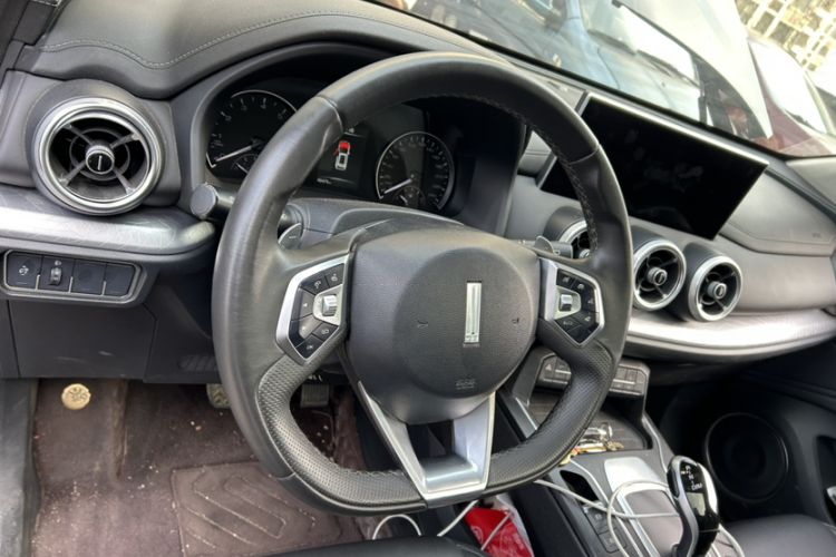 Used Wey VV5 2021 1.5T Two-Wheel Drive Color Pioneer
