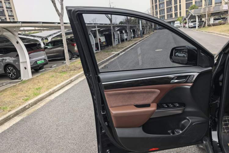 Used GAC Trumpchi GS8 2019 390T Two-Wheel Drive Luxury Smart Connectivity Version (7 Seats) Interior 1