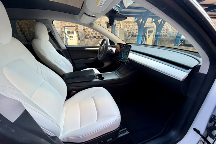 Used Tesla Model Y 2021 Long-Range All-Wheel-Drive Version
