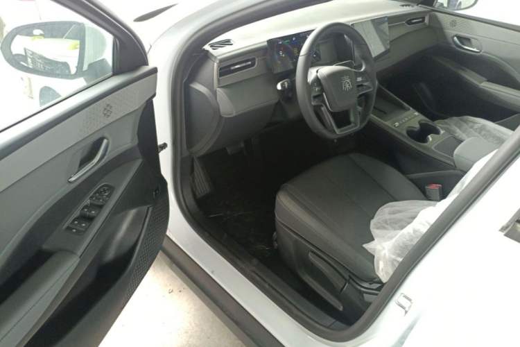 Used BYD Qin PLUS 2026 DM-i 128KM Progressive Model Interior 2