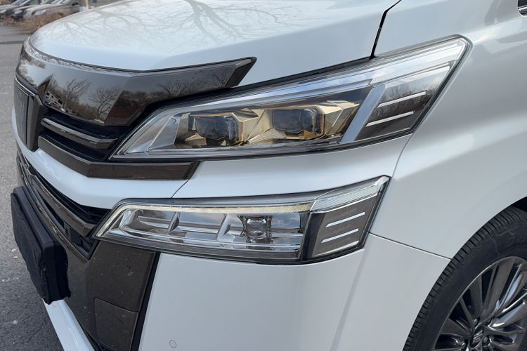 Used Toyota Vellfire 2023 Crown Dual-Engine 2.5L HV Prestige Edition
