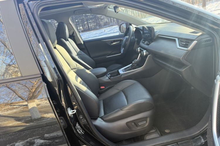 Used Toyota Wildlander 2023 2.0L CVT Two-Wheel Drive Luxury PLUS Edition
