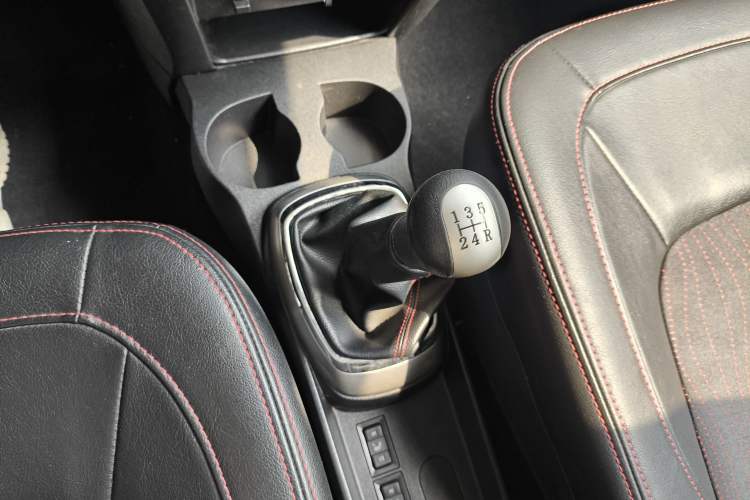 Used Great Wall M4 2014 1.5L Manual Elite Model Interior 4