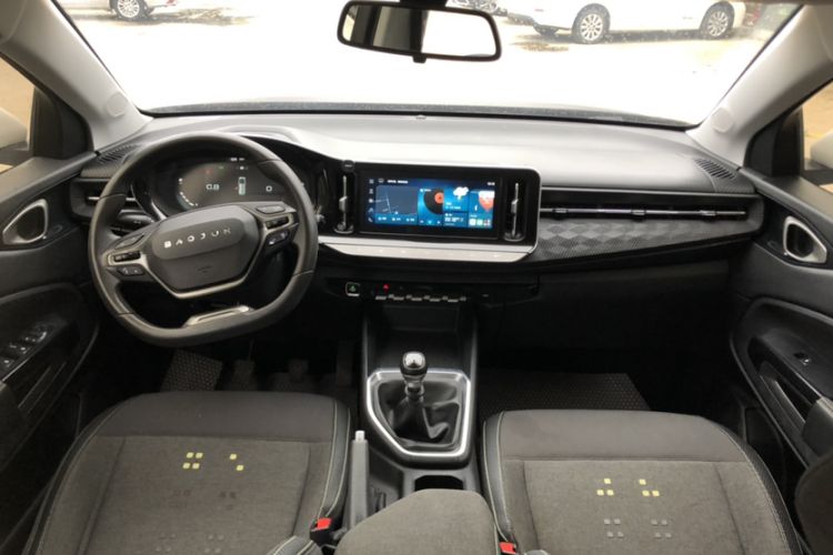 Used Baojun RM-5 2019 1.5L Manual Elite Edition with 24-hour Online Service 5 Seats Interior 1