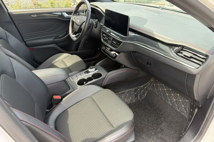 Used Ford Focus 2021 Hatchback EcoBoost 180 Automatic ST Line Interior 3