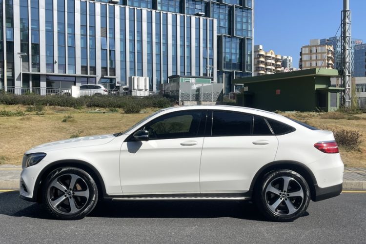 Used Mercedes-Benz GLC Coupe 2018 GLC 200 4MATIC Coupe SUV Exterior 4