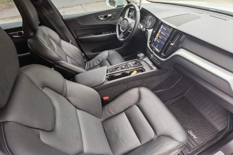 Used Volvo XC60 2019 T5 4x4 Smart Edition China V Standard
