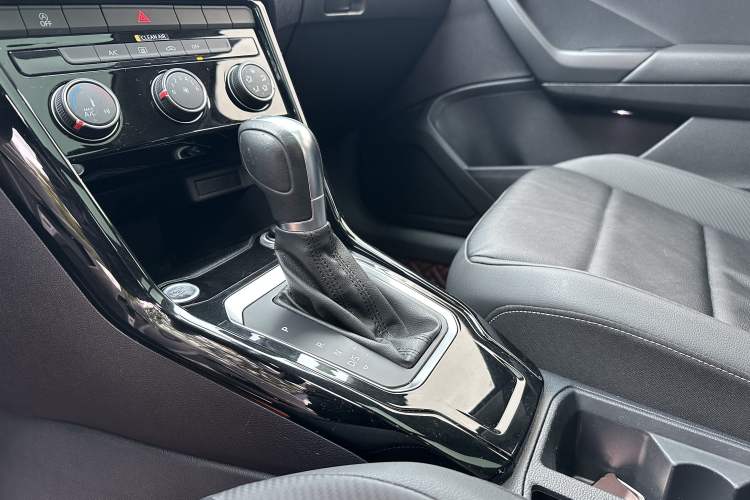 Used Volkswagen T-ROC 2018 280TSI DSG Two-Wheel-Drive Comfort Version China V Standard