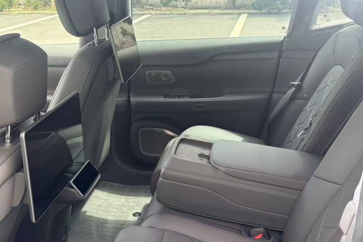 Used Nio ET7 2024 75 kWh Executive Signature Edition Interior 7