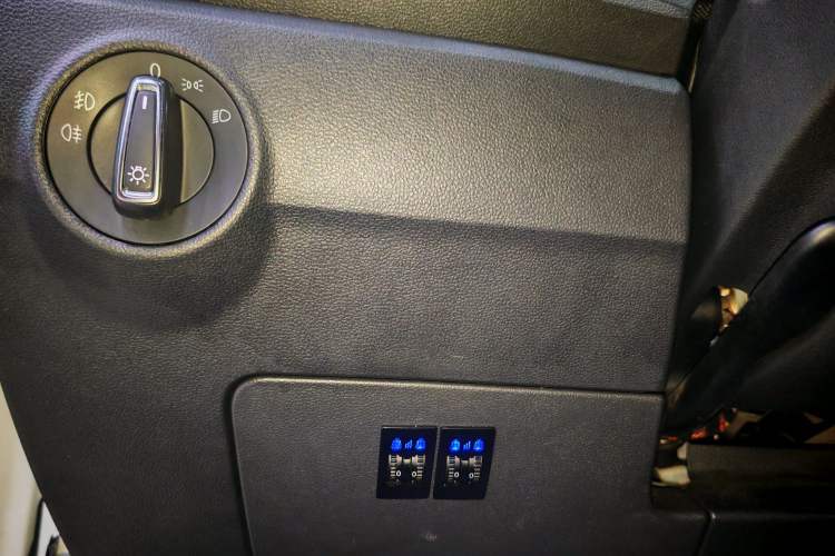 Used Volkswagen T-ROC 2018 280TSI DSG Two-Wheel Drive Advanced Version China V Emission Standard