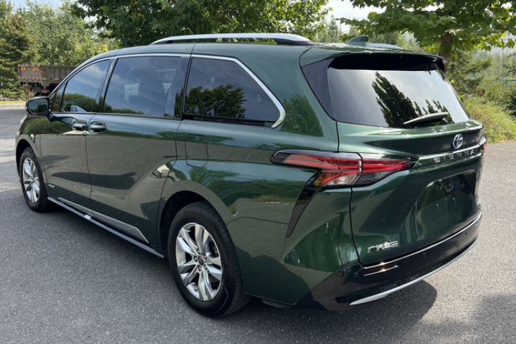 Used Toyota Sienna 2021 2.5L Hybrid Platinum Edition
