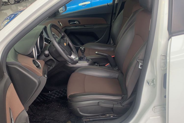 Used Chevrolet Cruze 2013 Hatchback 1.6L Manual Luxury Model
