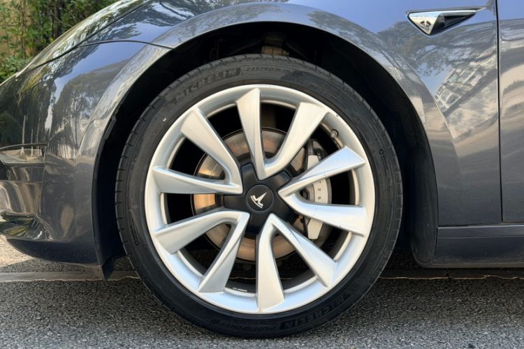 Used Tesla Model 3 2020 Long-Range Rear-Wheel-Drive Version
