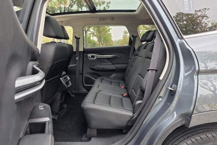 Used Geely Auto Haoyue 2020 1.8TD DCT Luxury Model 5 Seats Interior 2