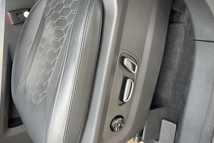 Used 212 T01 2024 2.0T Mechanic
