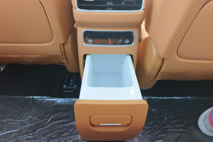 Used Dongfeng eπ eπ008 2025 210Max Range-Extended Version 5 Seats
