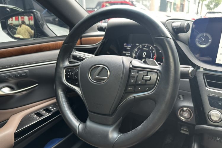 Used Lexus ES 2024 200 Premium Edition
