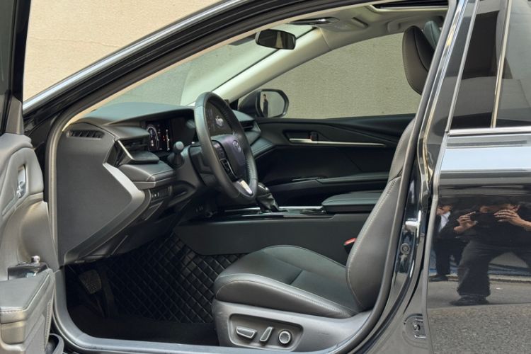 Used Toyota Camry 2024 Dual-Motor 2.0 HGVP Luxury Edition Interior 6