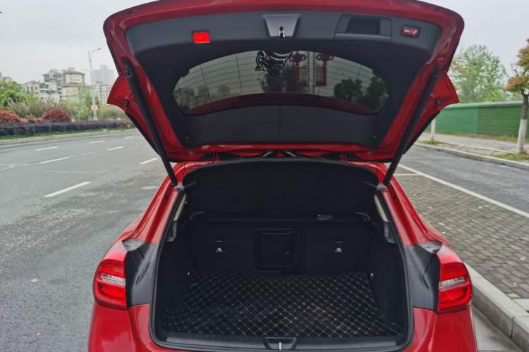 Used Mercedes-Benz GLA 2015 GLA 220 4MATIC Luxury Model Trunk