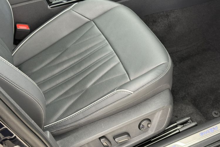 Used Volkswagen Passat New Energy 2023 430 PHEV Hybrid Luxury Edition Interior 7