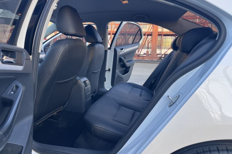 Used Volkswagen Sagitar 2015 1.6L Automatic Fashion Model
