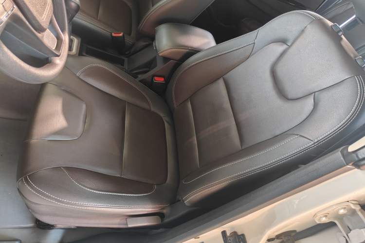 Used Dongfeng Fengon 330 2019 1.5L 330S Manual Comfort Version China VI Standard
