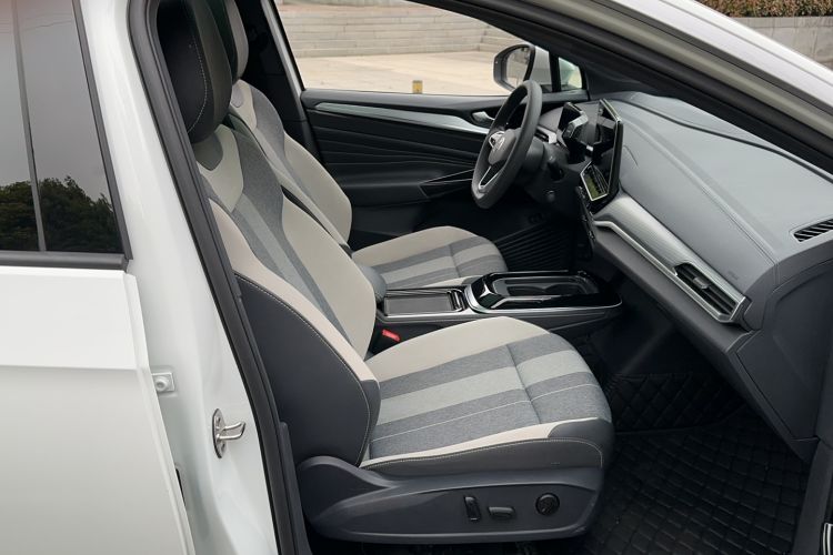 Used Volkswagen ID.4 CROZZ 2022 Long-Range PURE+ Edition Right Front Seat