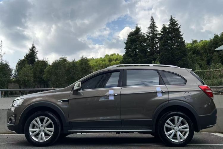 Used Chevrolet Captiva 2017 2.4L 4x4 Flagship Edition 7-Seater
