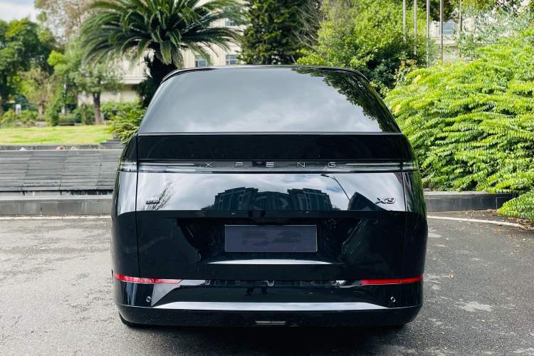 Used XPeng X9 2024 702 Ultra-Long Range Max Exterior 4