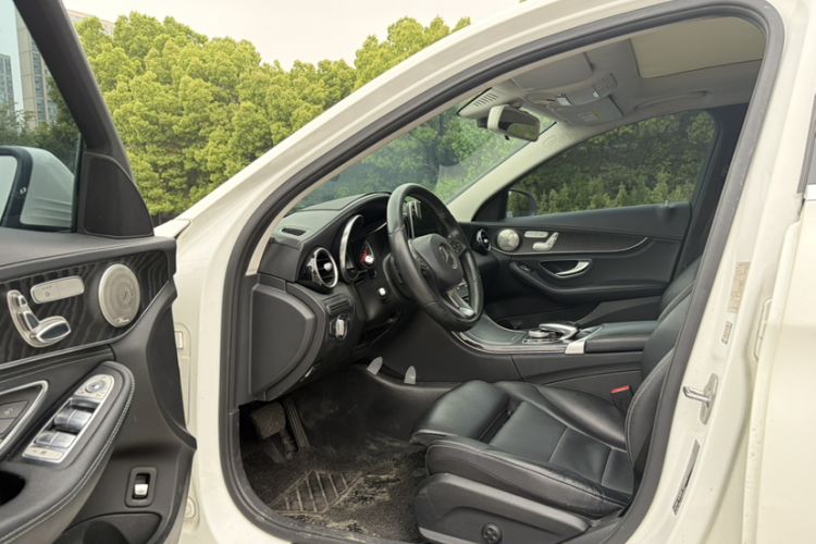 Used Mercedes-Benz C-Class 2017 Facelift C 200 L Sport Edition Interior 1