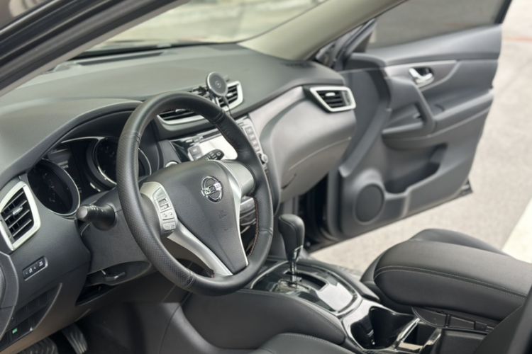 Used Nissan X-Trail 2015 2.0L CVT Comfort MAX Edition 2WD