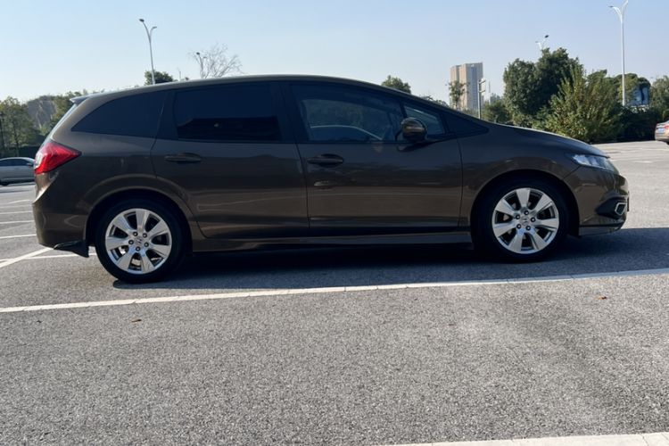 Used Honda Jade 2013 1.8L automatic Comfort version 5 seats