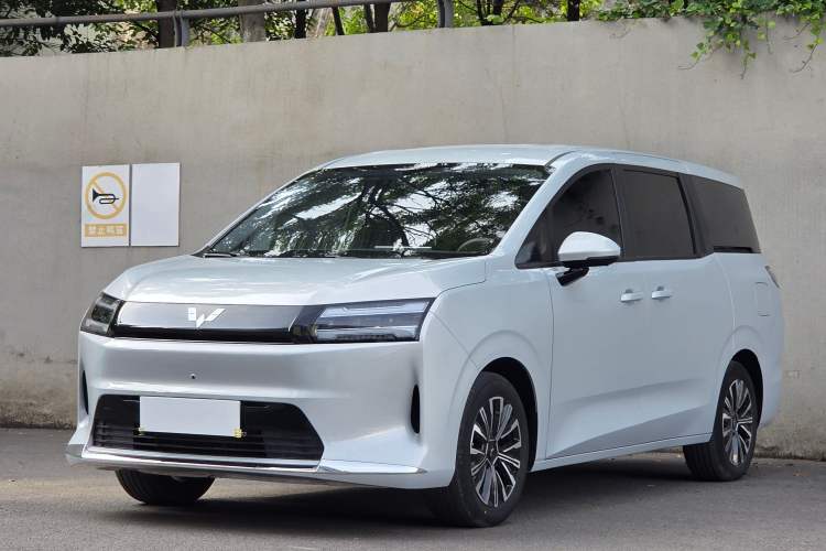 Used Wuling Starlight 730 2025 Model Pure Electric 500km Luxury Edition